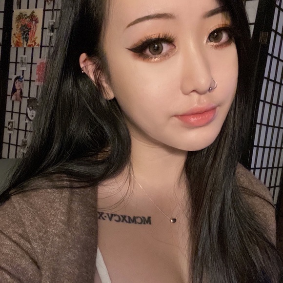 Meet your Posher, Claire - Picture 1 of 1